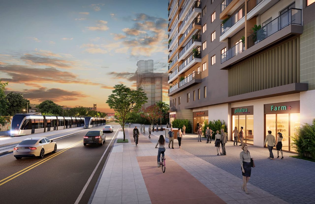 Rua revitalizada do Porto Maravilha com VLT e movimento ao entardecer